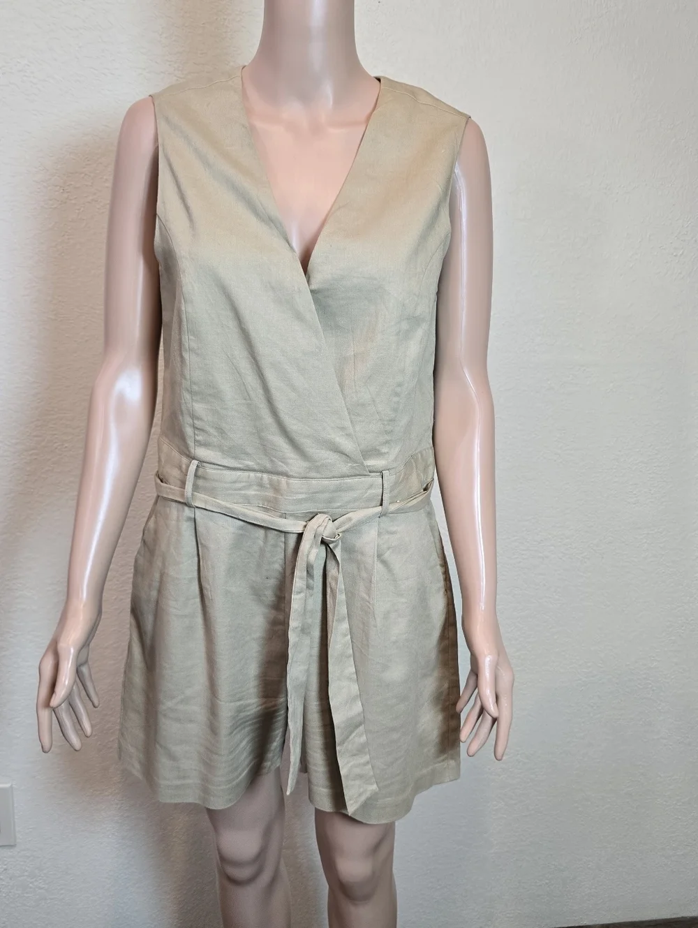 BANANA REPUBLIC Romper One Piece Shorts Womens 8 Beige Linen Blend - Picture 2 of 14